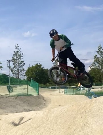 手ぶらで楽しむマウンテンバイク・BMX! fumottoBIKE PARKのレンタル付き体験パック 山梨のソトアソビ体験 CARNOSA fumotto