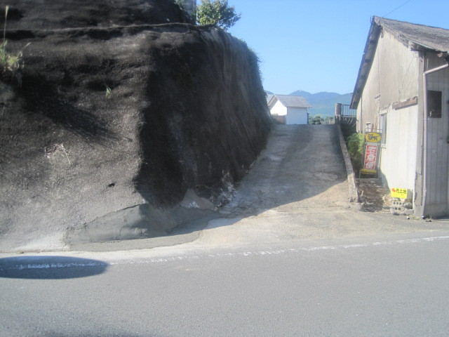 進入路は入りやすく、隅切りしました。