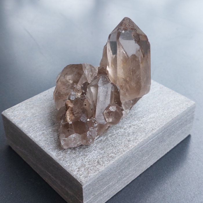 Rauchquarz auf Sockel Schweiz