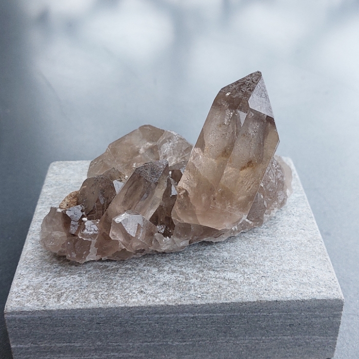 Rauchquarz auf Sockel Schweiz