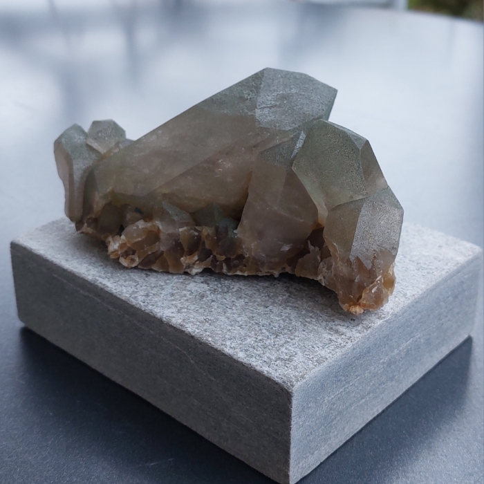 Rauchquarz auf Sockel Schweiz