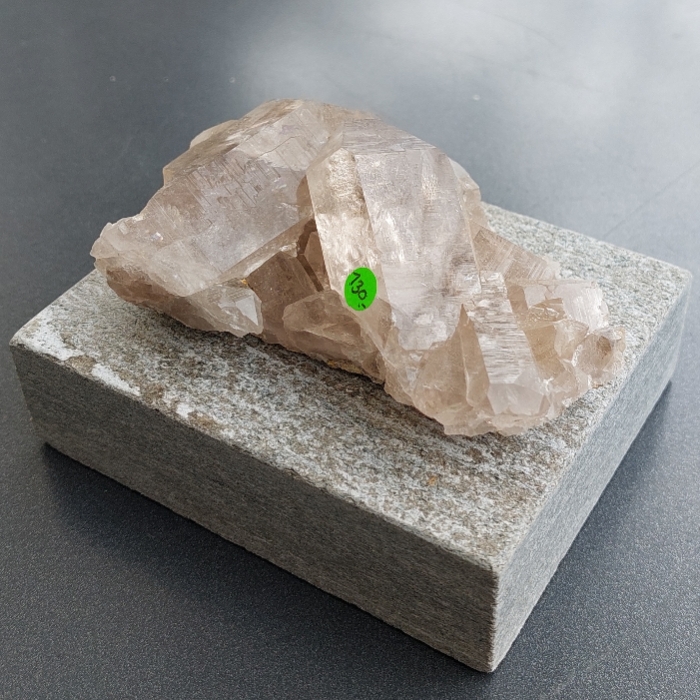 Rauchquarz auf Sockel Schweiz