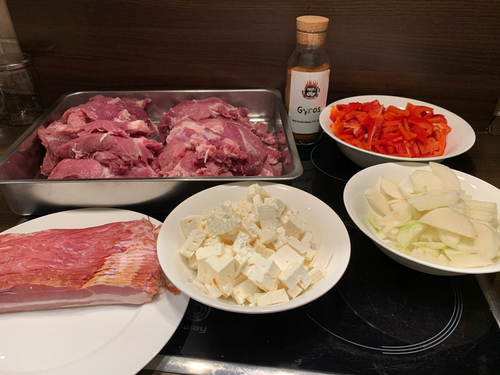 Gyros Schichtfleisch aus dem Dutch Oven SonsOfBarbecue