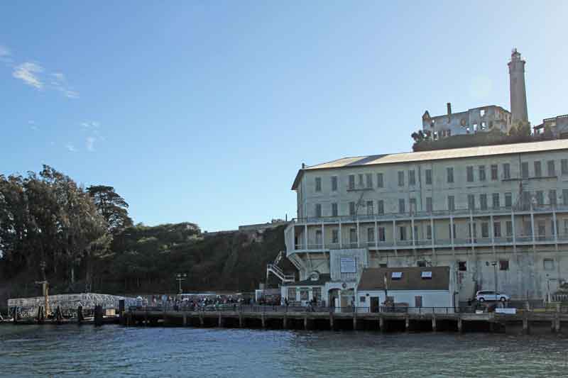 Bild 16 Blick auf Alcatraz, die Gebüde lassen sich bereits gut erkennen