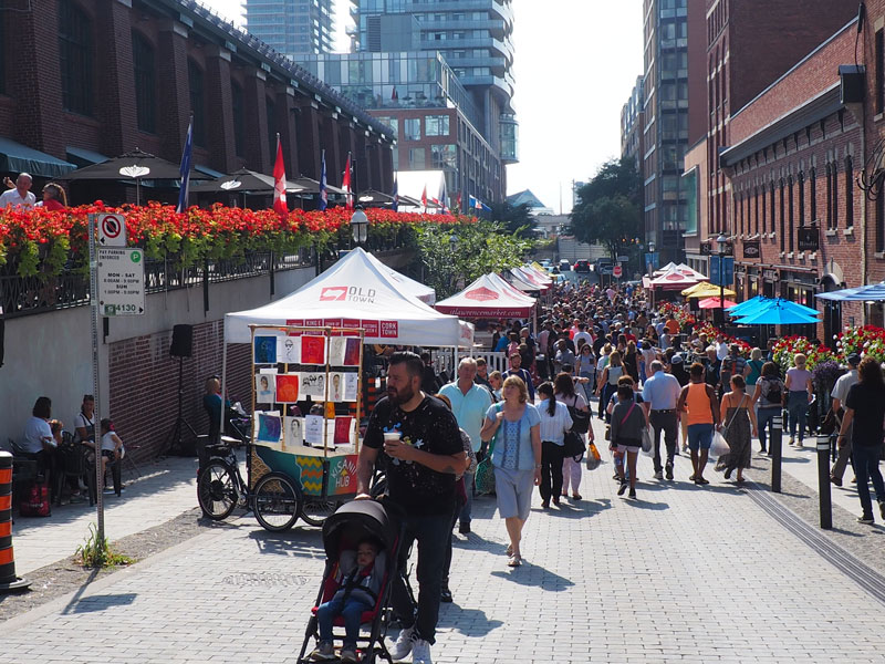 Bild 22 Vor dem St Lawrence Market