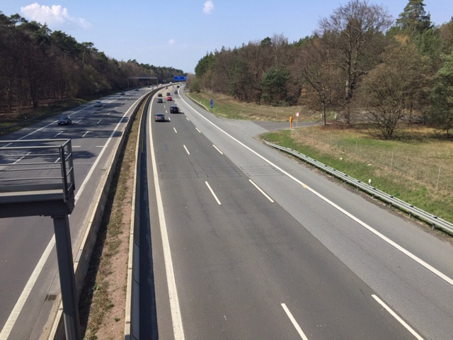 Bild 3 Blick von der Autobahnbrücke auf die A3