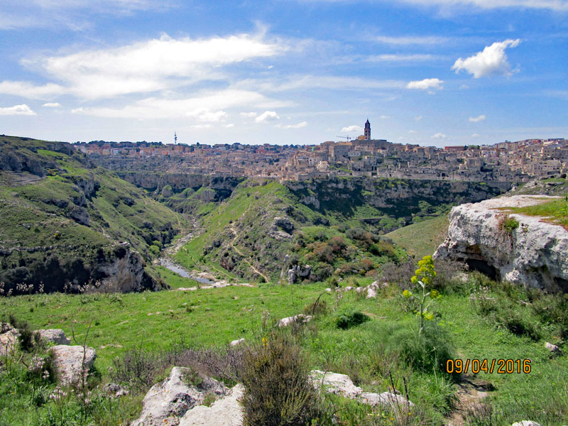 Matera auf der anderen Seite der Schlucht