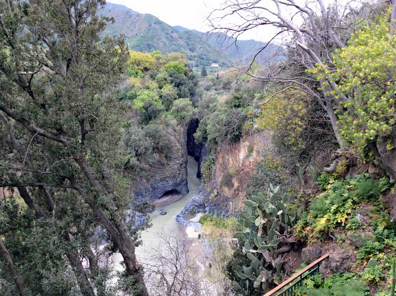 In der Alcantara Schlucht am Ätna