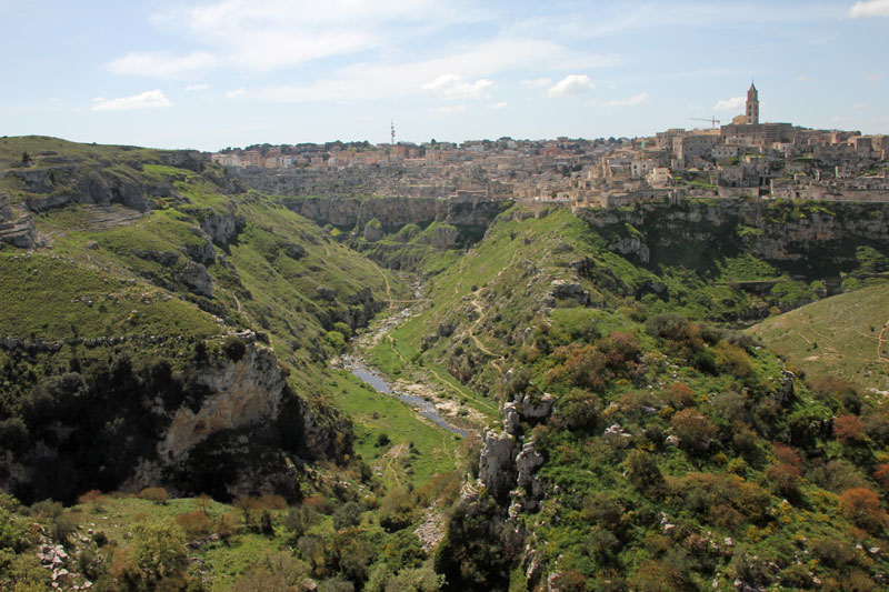 Matera auf der anderen Seite der Schlucht