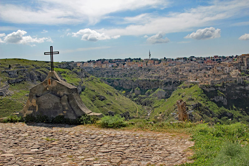 Matera auf der anderen Seite der Schlucht