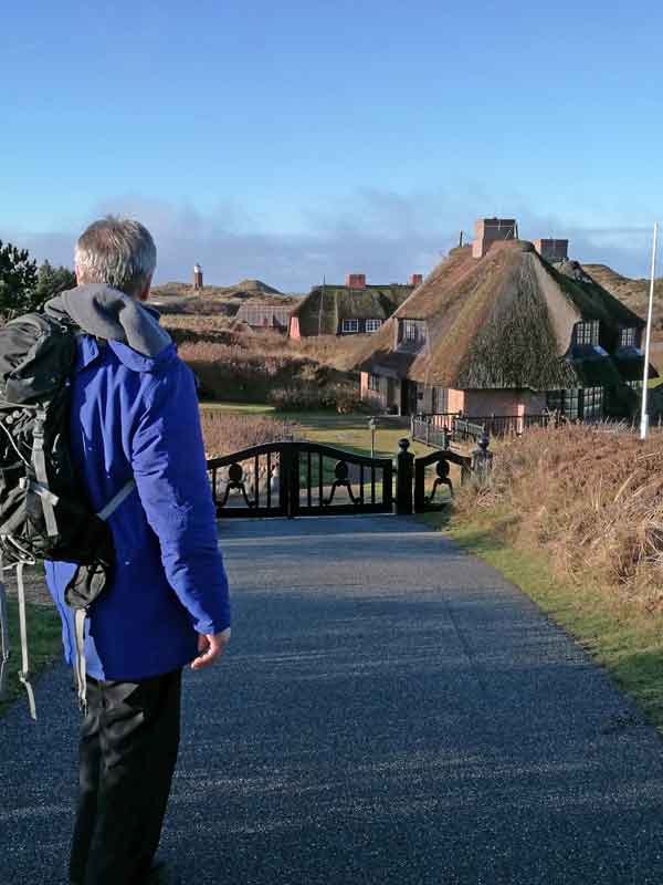 Bild 17 Reetgedeckte Häuser am Ortseingang von Kampen 