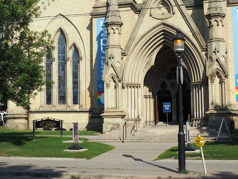 Bild 11 Unterwegs in Toronto zum St. Lawrence Market, an der St. James Kirche