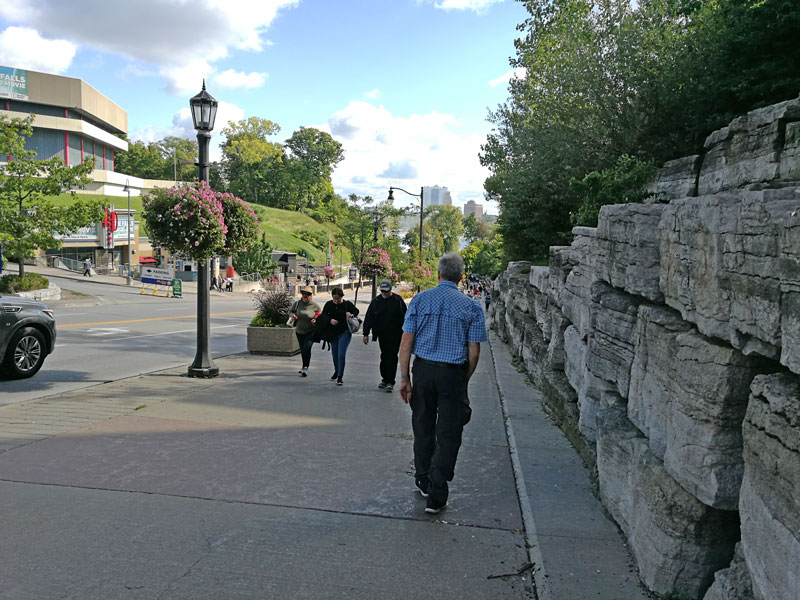 Bild 4 Von der Busstation zum Panoramaweg am Canyonufer entlang