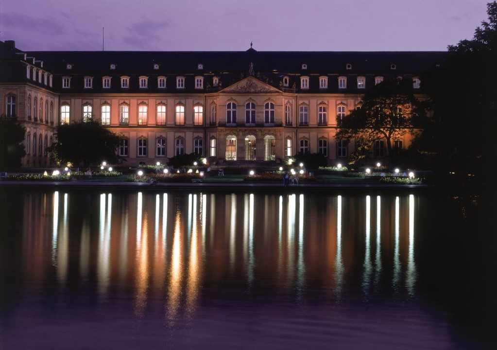 Neues Schloss und Eckensee_abends, Foto: Stuttgart Marketing GmbH