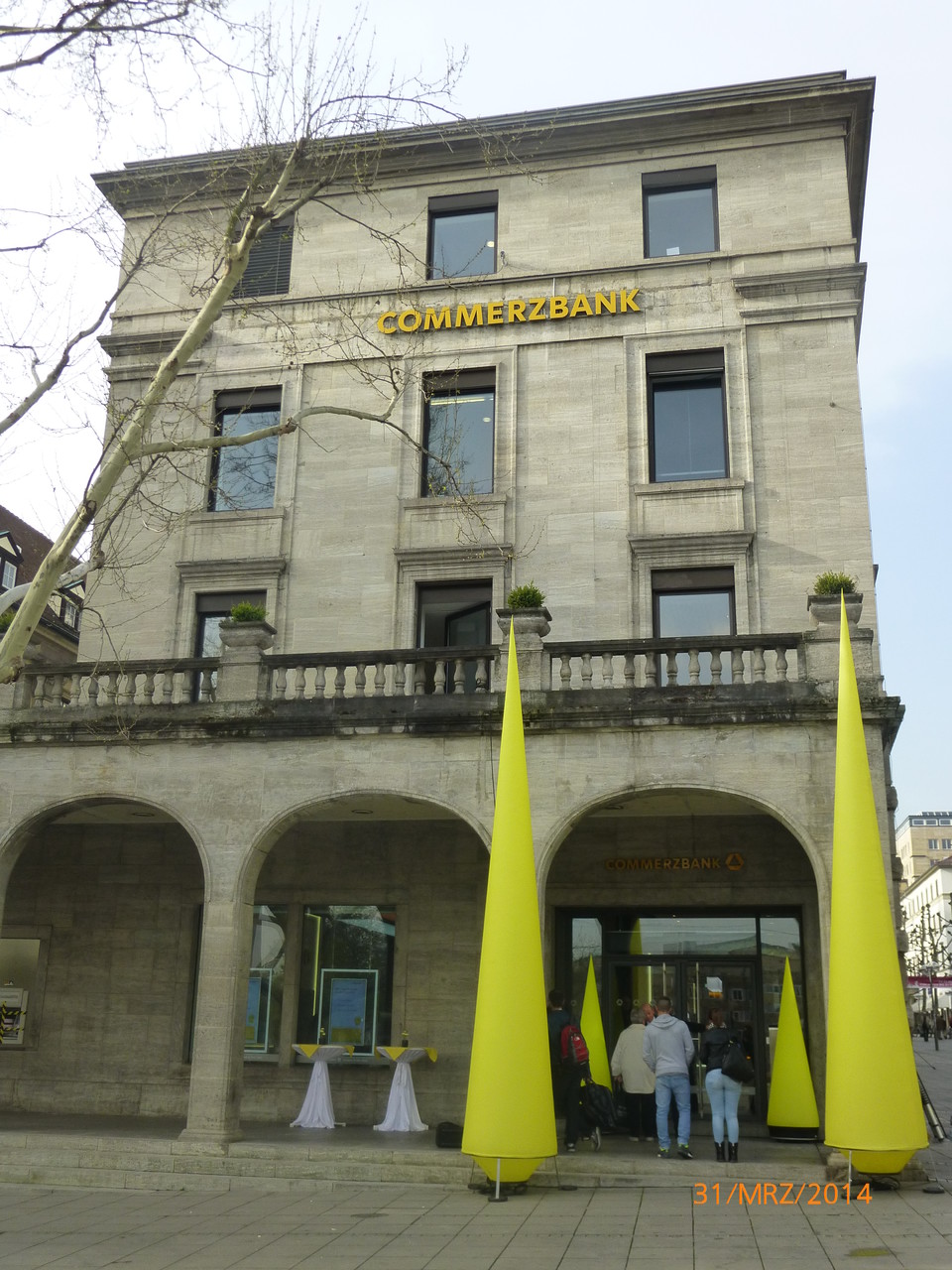 Commerzbank Eroffnet Erste Flagship Filiale In Stuttgart Bundesweit Einzigartig Innovatives Konzept Szenario 7