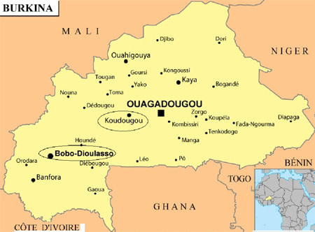 Les 10 écoles MAS se situent près de Koudougou, dans la province du Sanguié. Le Centre Den Kanu est à Bobo-Dioulasso, la seconde ville du pays, dans la province du Houet.