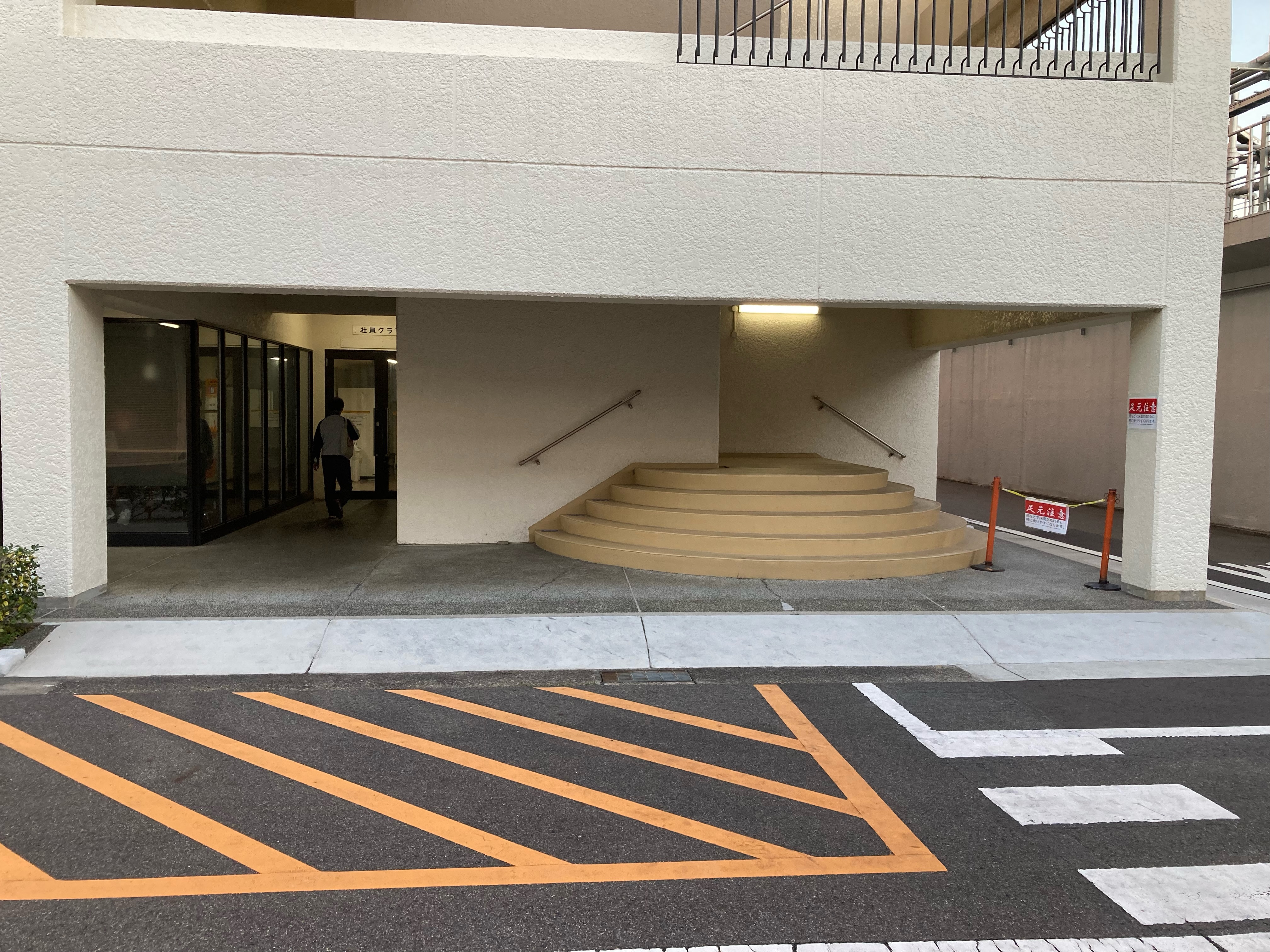 土間防滑処理工事：工事前