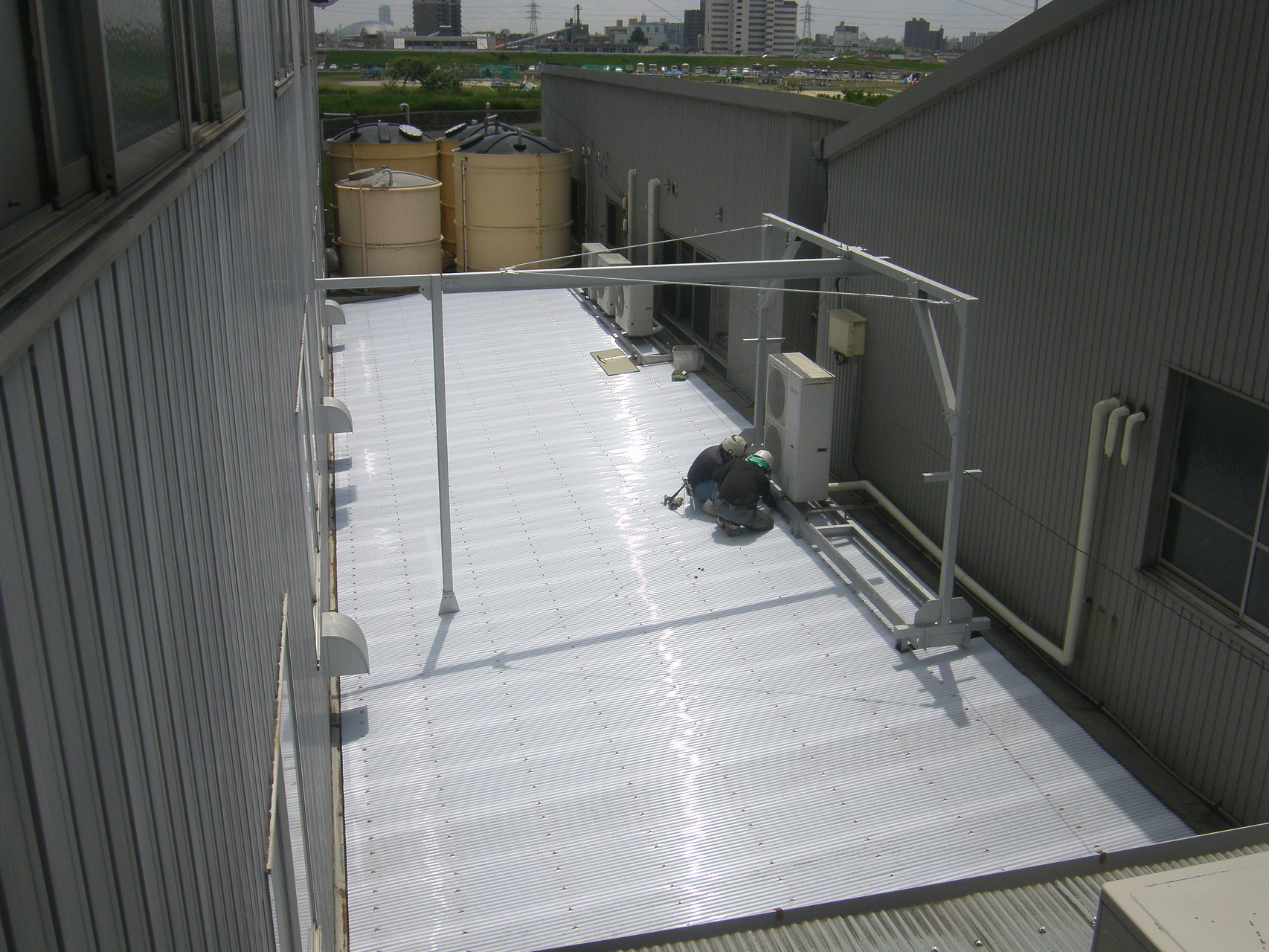 通路ポリカ屋根改修工事：工程写真