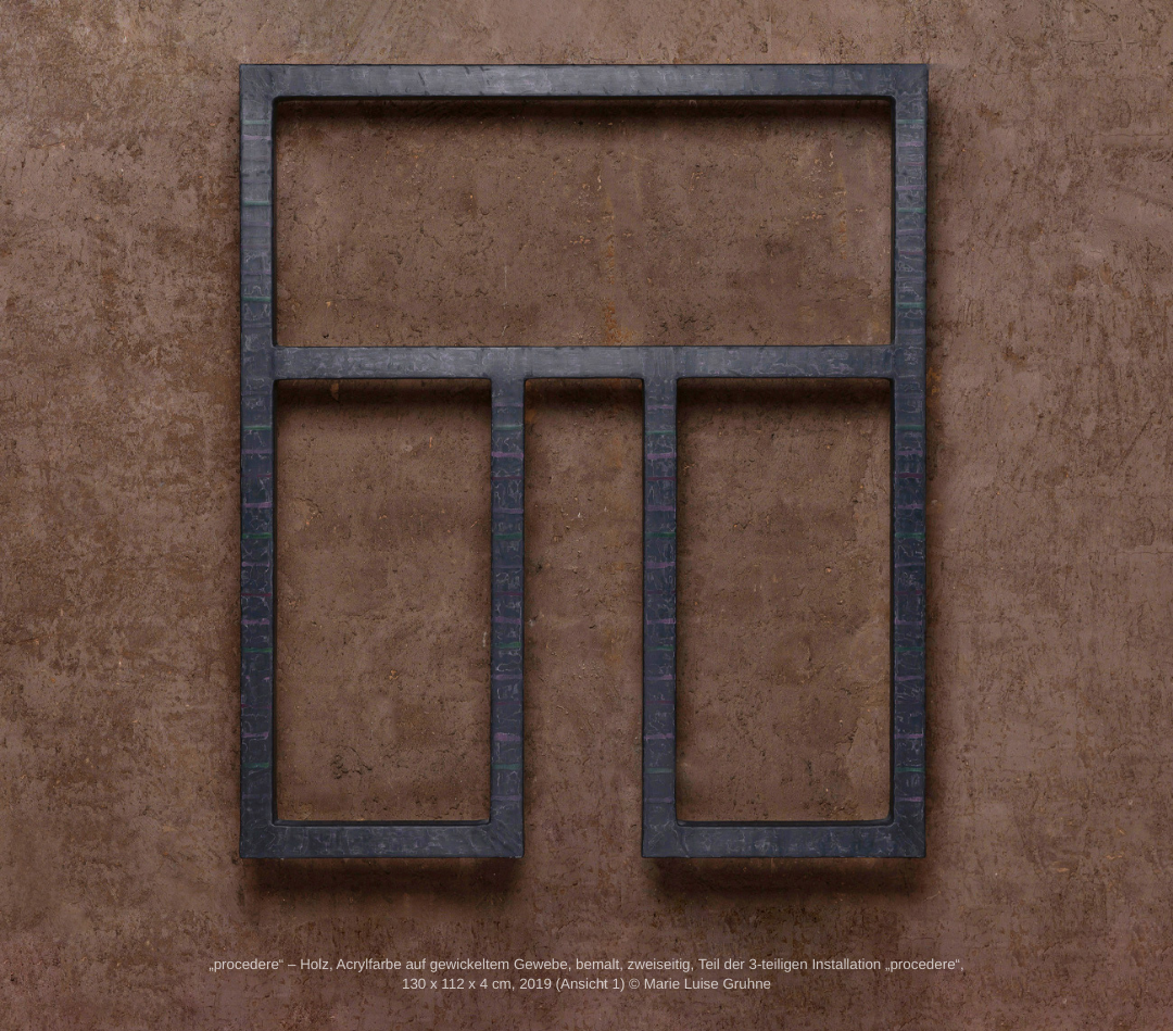 Marie Luise Gruhne „procedere“ –  Holz, Acrylfarbe auf gewickeltem Gewebe, bemalt, zweiseitig, Teil der 3-teiligen Installation „procedere“, 130 cm x 112 cm x 4 cm, 2019