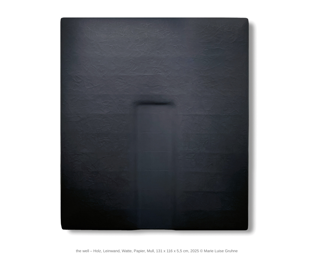   Marie Luise Gruhne the well – Holz, Leinwand, Watte, Papier,  Mull 131 cm x 116 cm x 5,5 cm, 2025