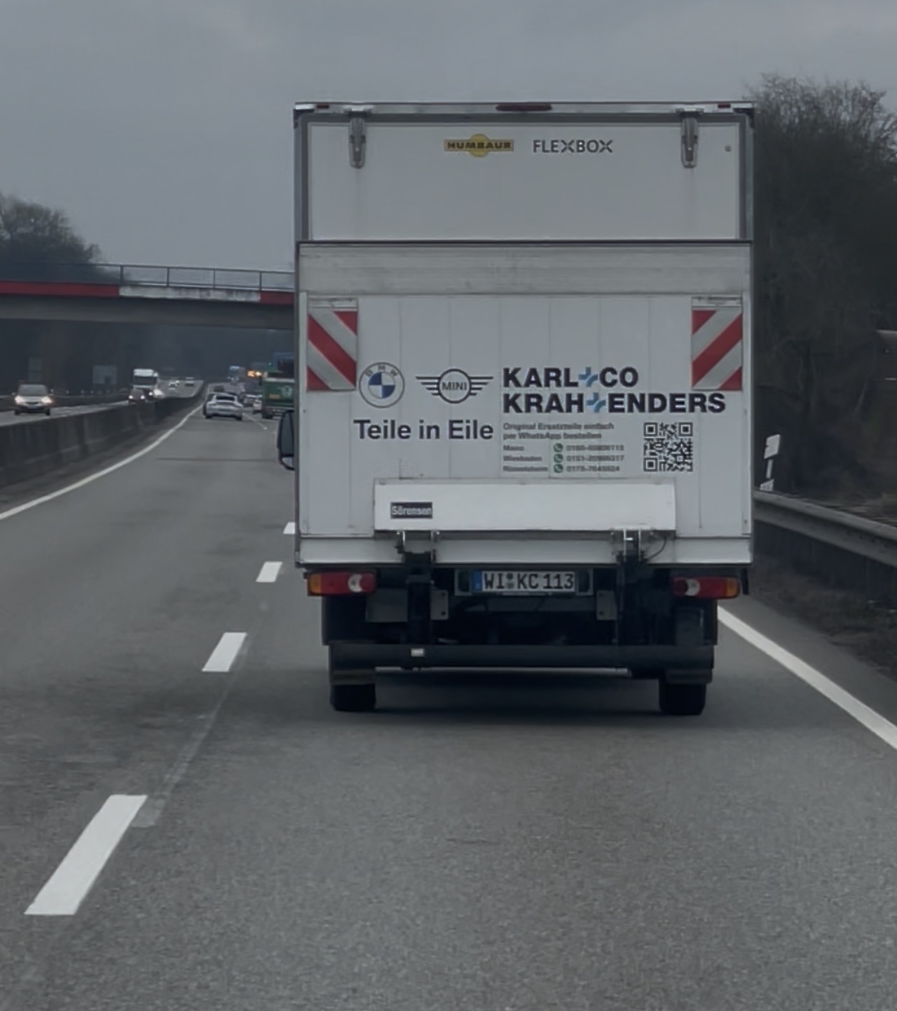 2026 Kevin Clarke, Transport von der Messe zum Karl & Co, Unternehmenszentrale Mainz