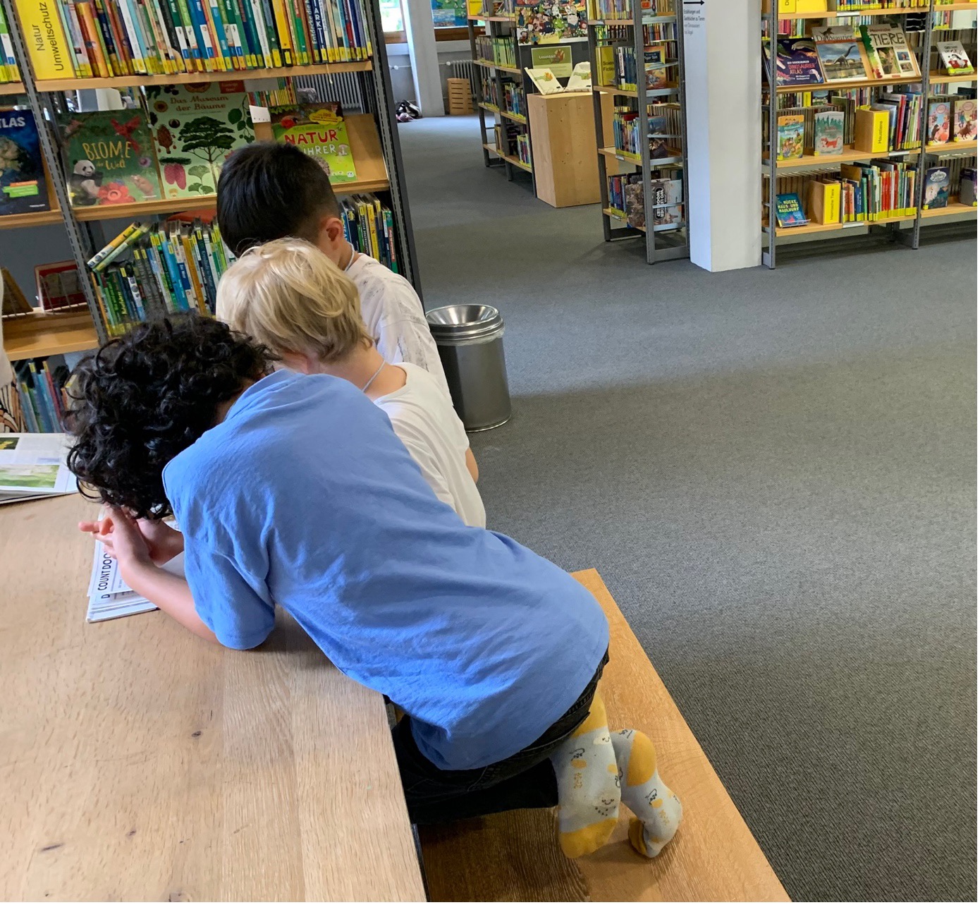 Erstklässler besuchen die Stadtbibliothek