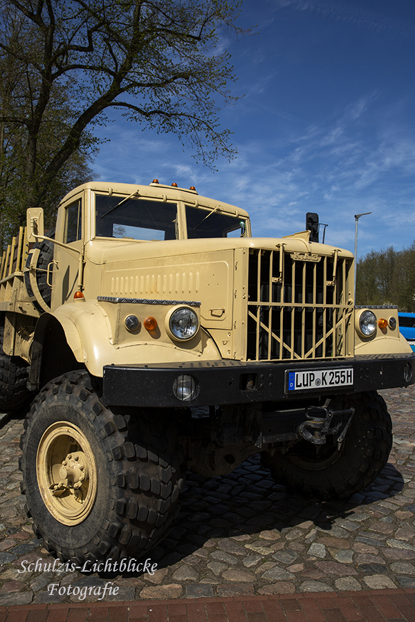 Russischer LKW (KrAZ)