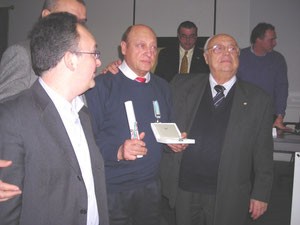 LA STELLA DI BRONZO AL MERITO SPORTIVO DEL CONI CONSEGNATA A WALTER GRECO DAL PRESIDENTE SPERANZA ALL'ASSEMBLEA FCI 2010 NELLA SALA MOSTRE DELLA PROVINCIA DI SAVONA