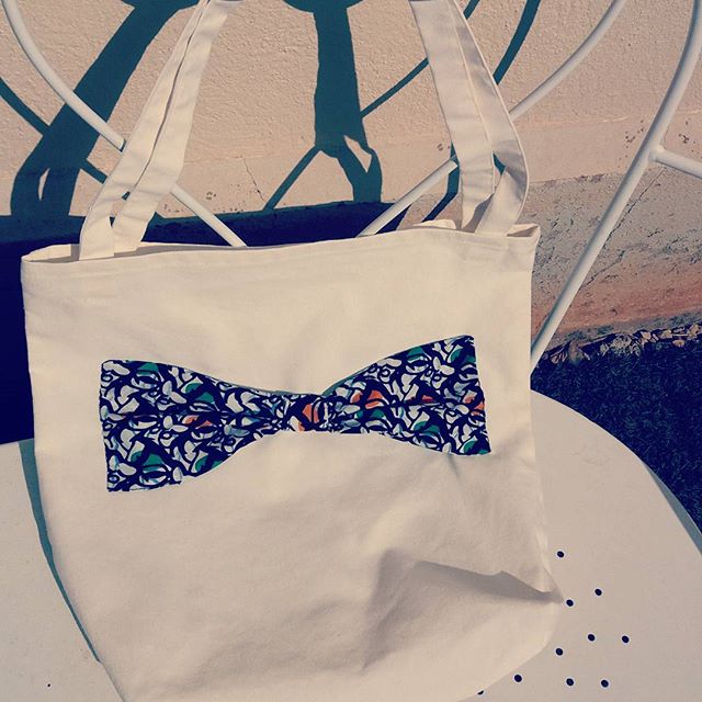 Tote bag avec un noeud en tissu ethnique wax