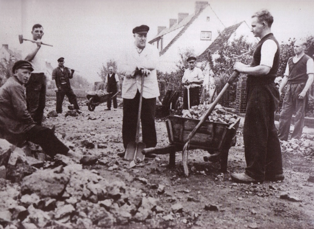 "Randweg" wird befestigt, 1938