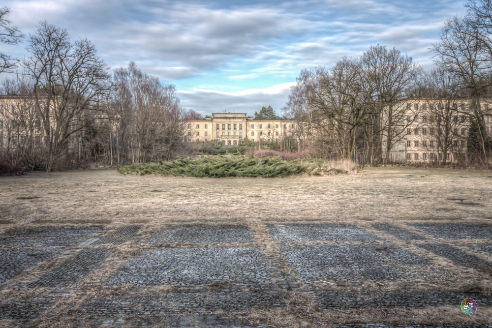 Blick auf das Hauptgebäude der Jugendhochschule der FDF