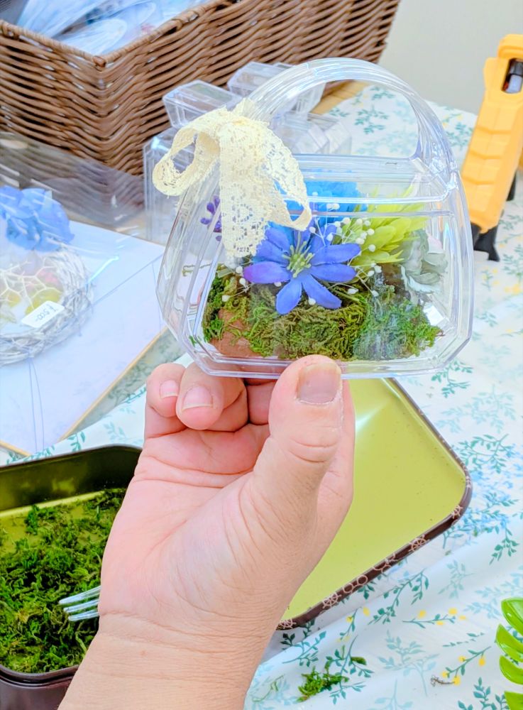 香水型クリアボックスで好きなお花を飾りましょう