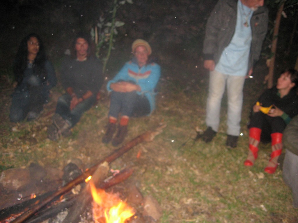 Ceremonia de  fuego  en los campos de Pisac  a los pies del Apulinli
