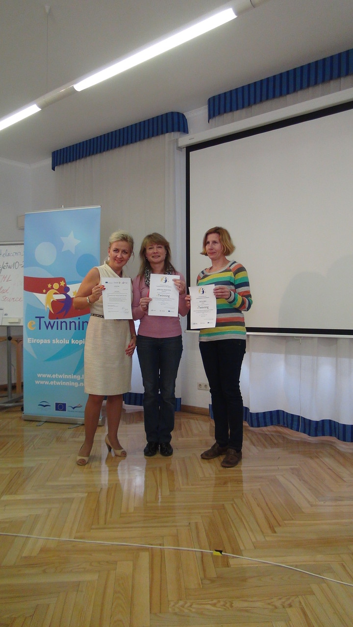 Projekto komanda: Inara (Lv), Anželika (Lt), Edyta (Pl)