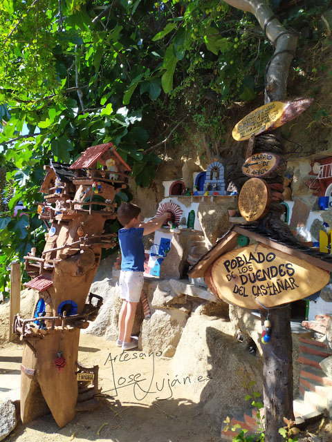 Jose Luján artesano madera