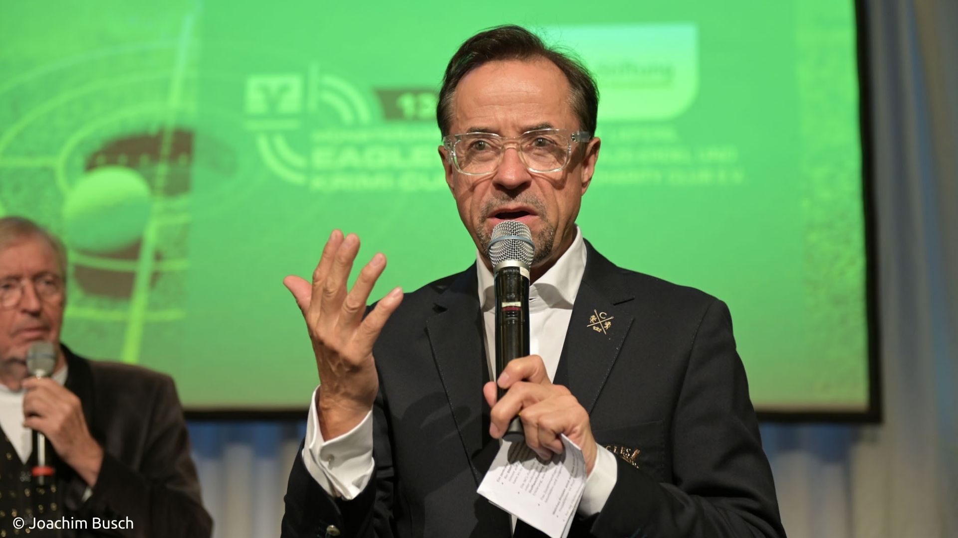 Wir freuen uns sehr, Jan Josef Liefers unseren Schirmherrn nennen zu dürfen. Lesen Sie hier mehr über seine Beweggründe.
