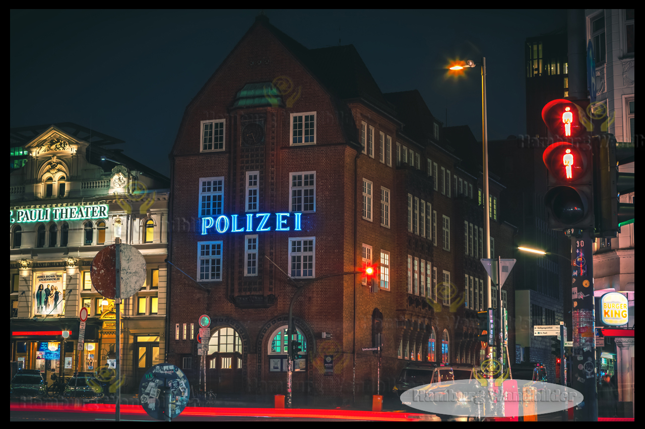 eine-rote-ampel-an-der-davidwache-hamburg-wandbilder