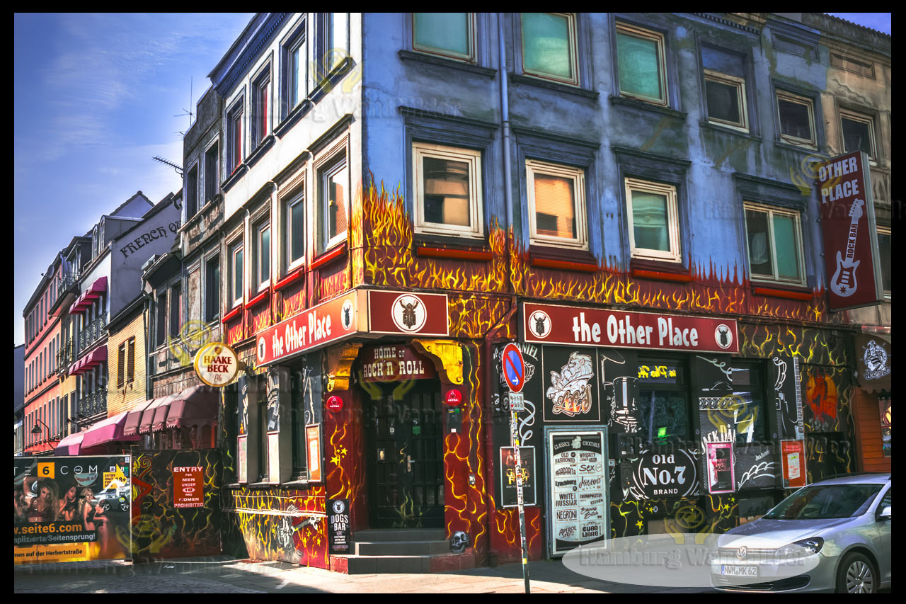 die kneipe the other place neben der herbertstrasse hamburg wandbilder