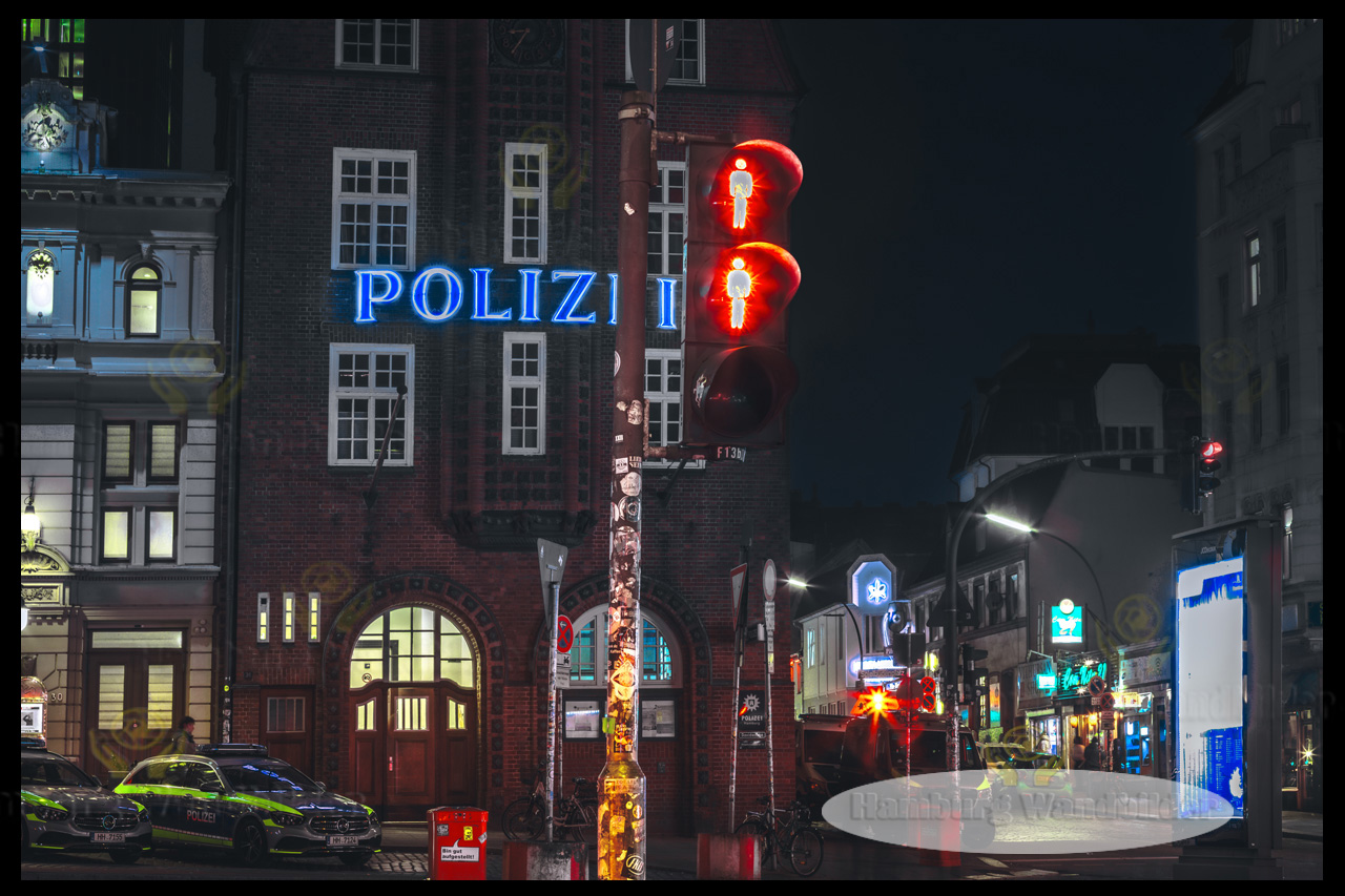 eine ampel vor der davidwache reeperbahn bei nacht hamburg wandbilder