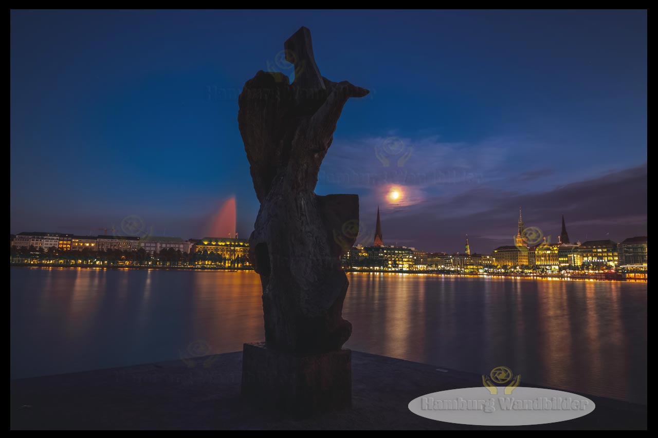 der blick von der statue nachts ueber die binnenalster hamburg wandbilder
