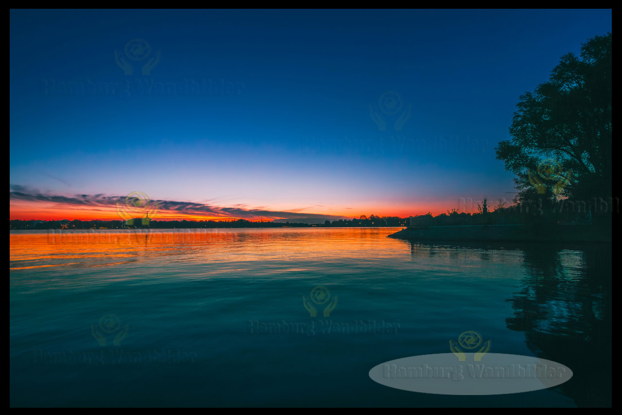 blaue-stunde-und-sonnenuntergang-an-der-aussenalster-hamburg-wandbilder