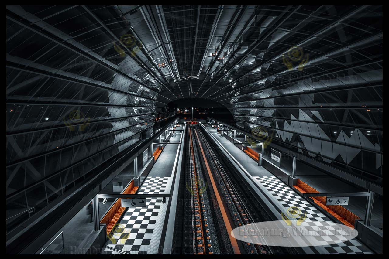 der blick auf den bahnsteig und die glaskuppel von dem u-bahnsteig in bc als hamburg wandbilder