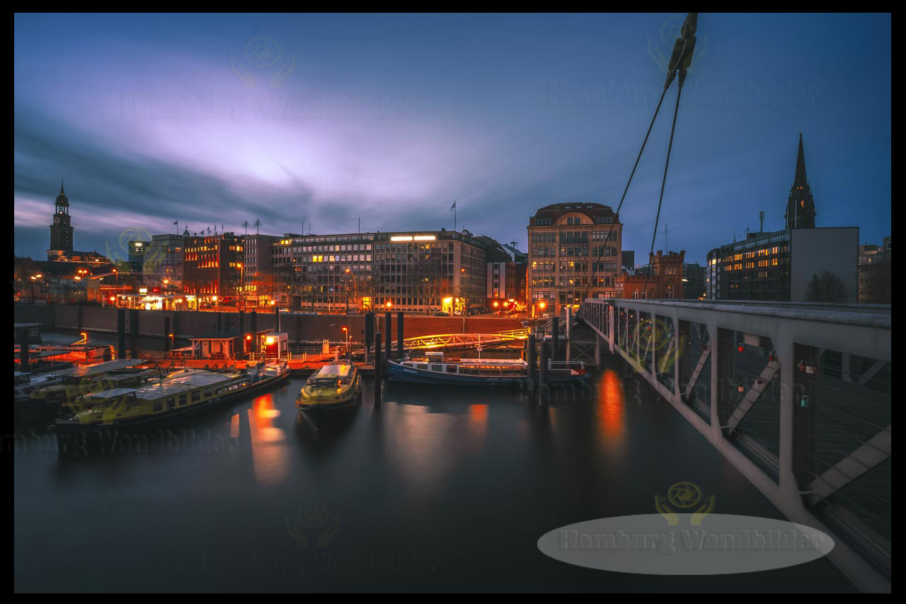 viele barkassen im hafen in der speicherstadt zur blauen std hamburg wandbilder