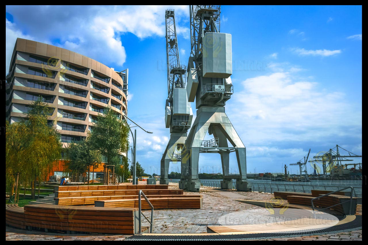alte hafenkraene in der hafencity am tag hamburg wandbilder