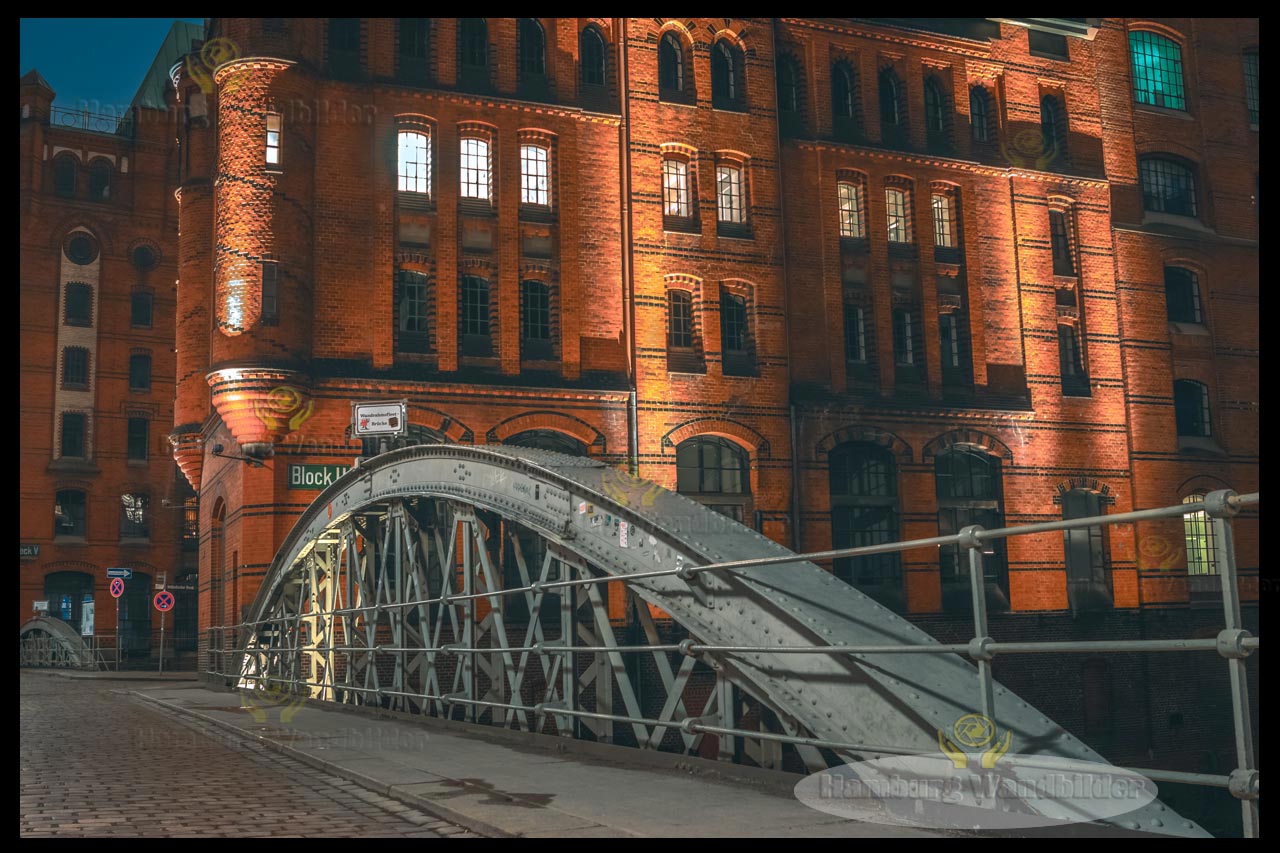 speicherstadt am block-11 und die wandrahmsfleet bruecke bei nacht hamburg wandbilder