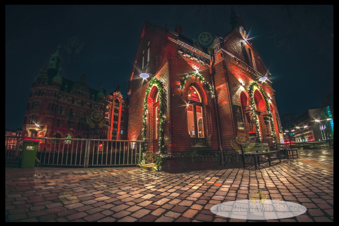 weitwinkelaufnahme vom fleetschloss in der speicherstadt hamburg wandbilder