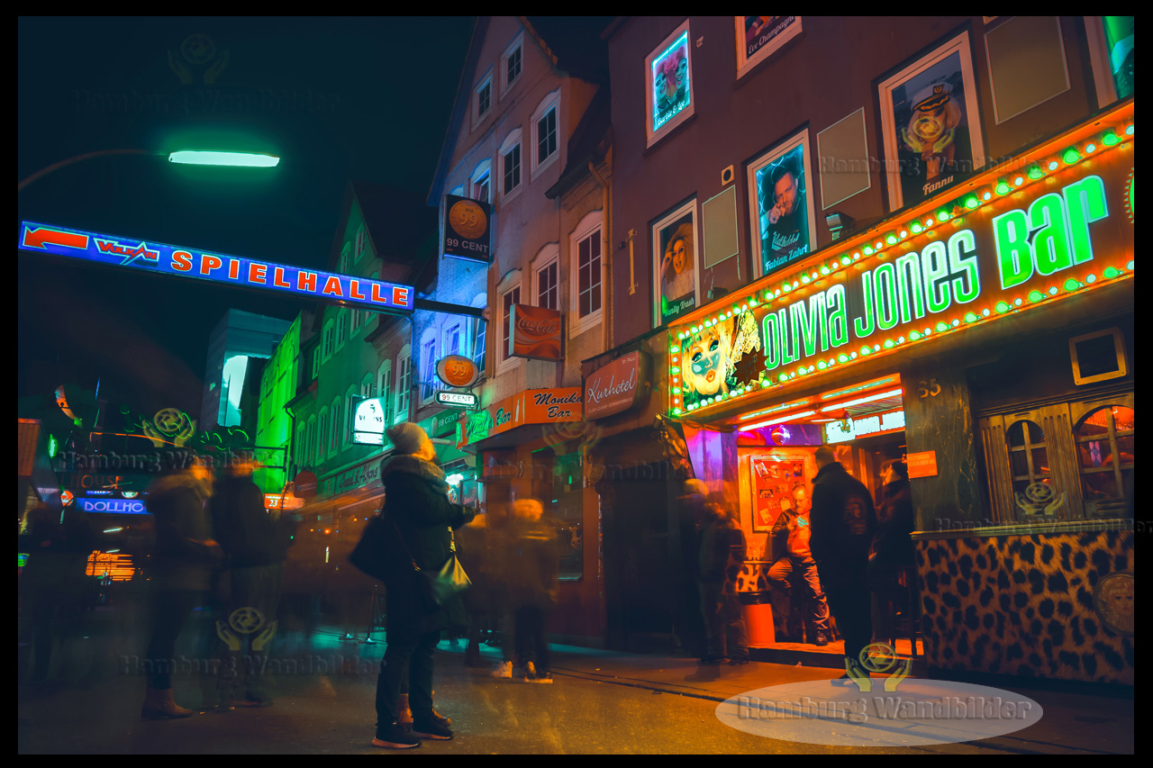 Olivia Jones Bar  /  2133