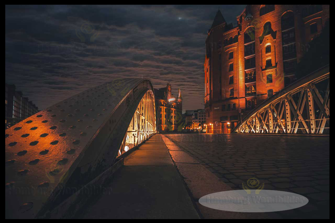 eine bruecke bei st annen in der speicherstadt bei nacht hamburg wandbilder