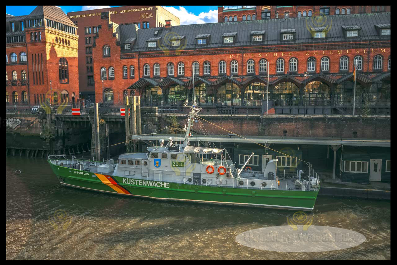 das zollschiff oldenburg am zoll-museum in der speicherstadt hamburg wandbilder