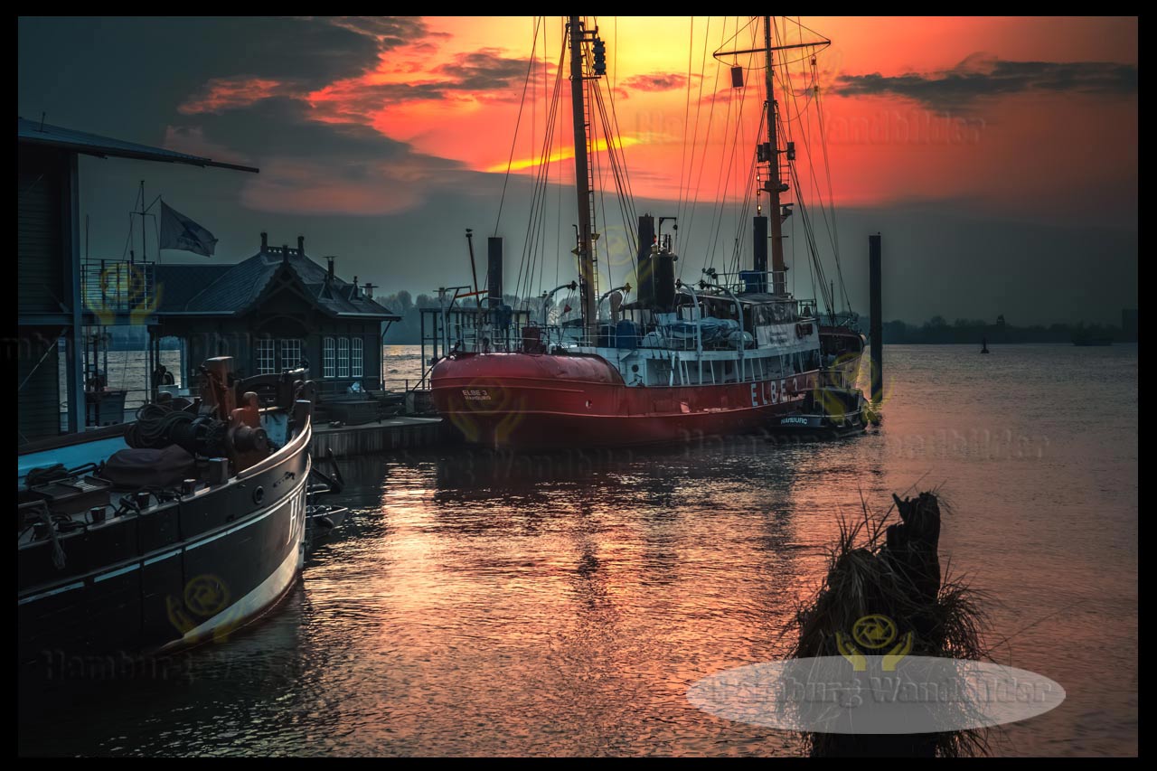 sonnenuntergang ueber den feuerschiff im museumshafen als hamburg wandbilder